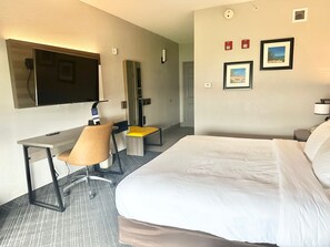 1 bedroom, premium bedding, in-room safe, desk