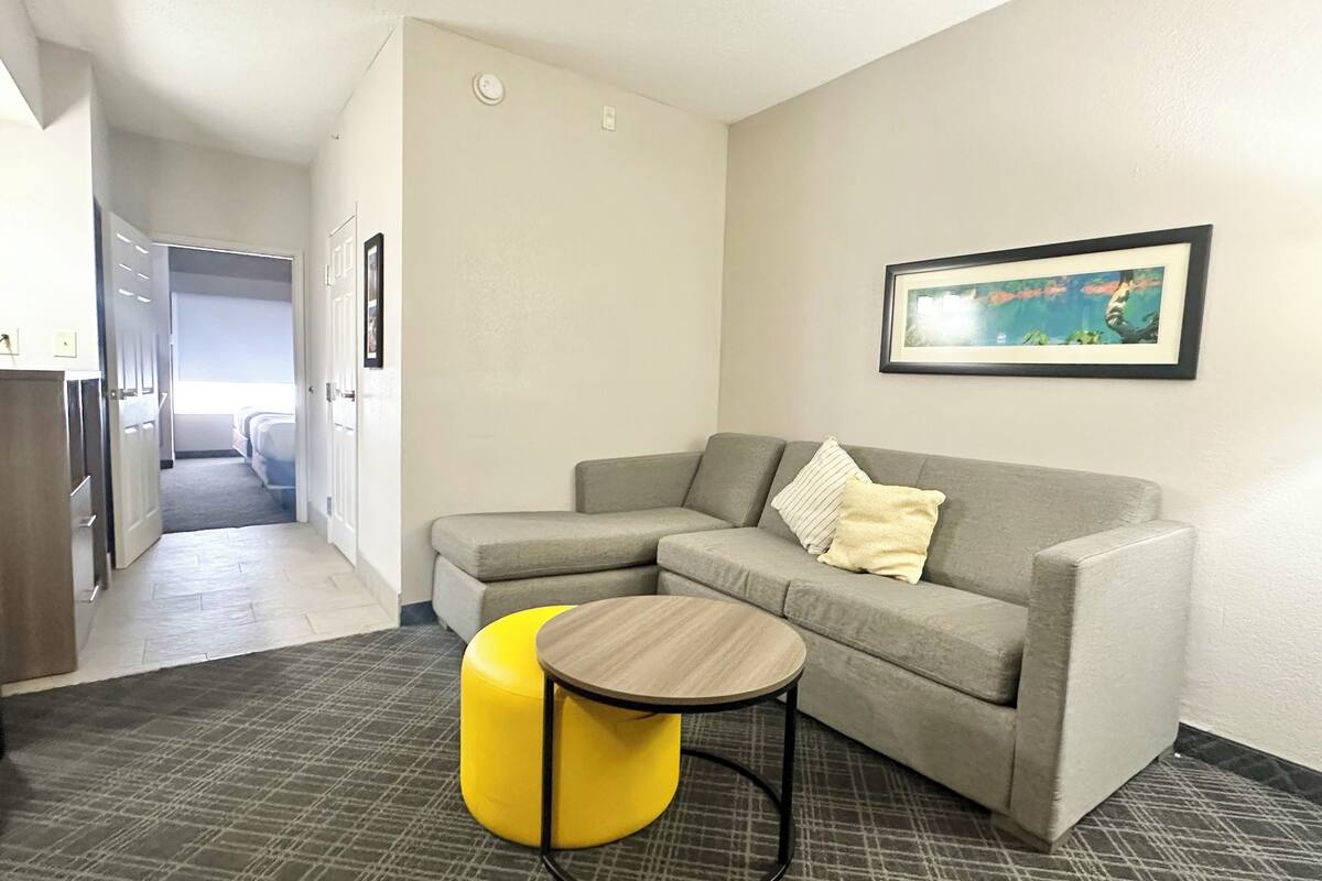 1 bedroom, premium bedding, in-room safe, desk