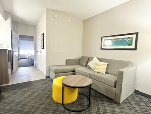 1 Schlafzimmer, hochwertige Bettwaren, Zimmersafe, Schreibtisch