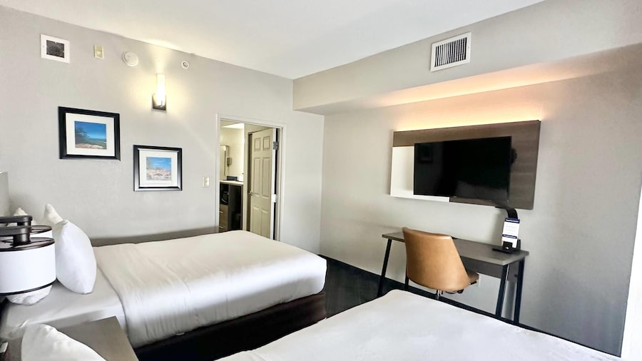 Comfort Inn & Suites Calhoun South