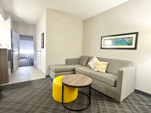 1 bedroom, premium bedding, in-room safe, desk