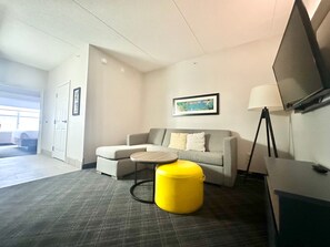 1 bedroom, premium bedding, in-room safe, desk