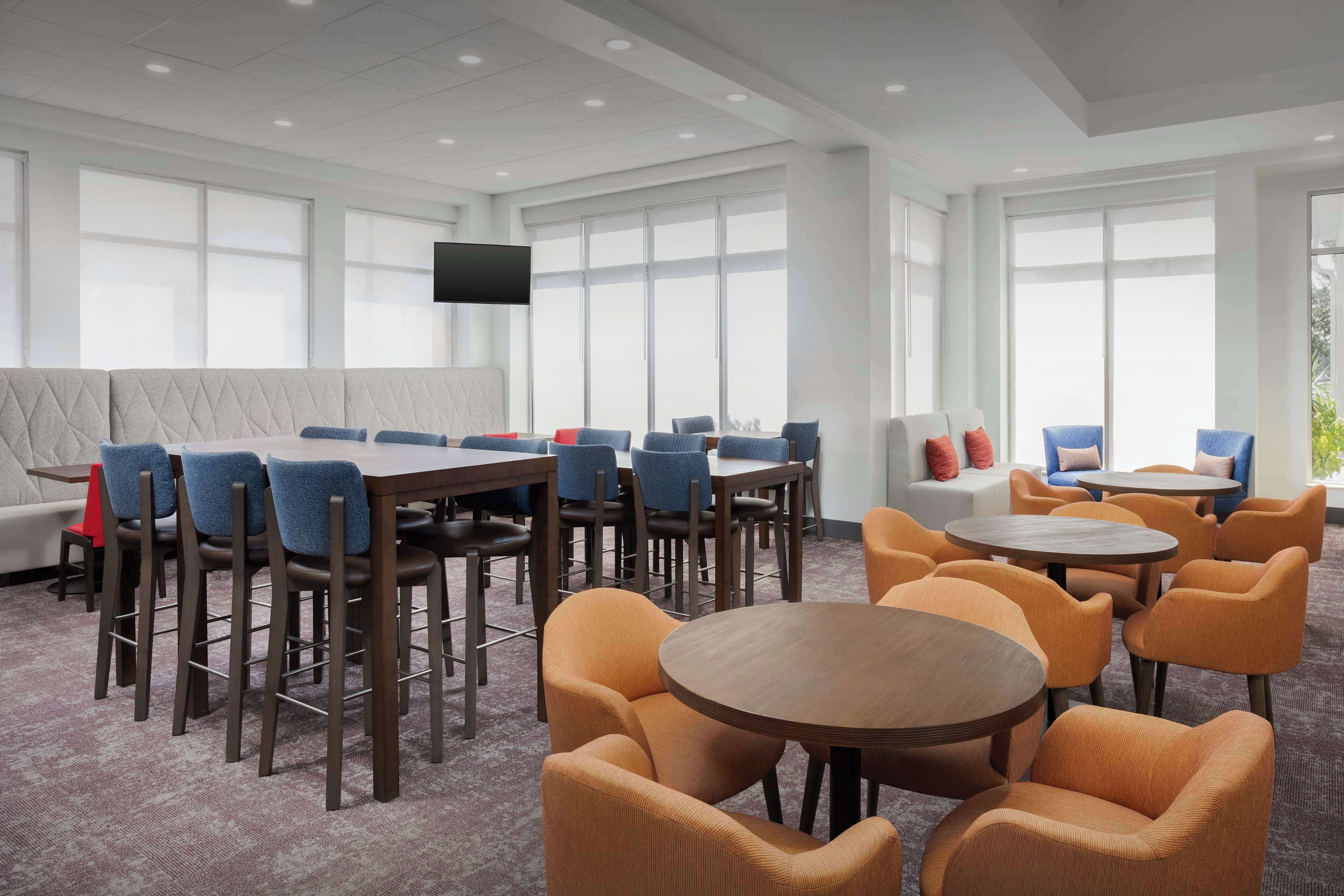 breakfast (usd 9.95 per person)