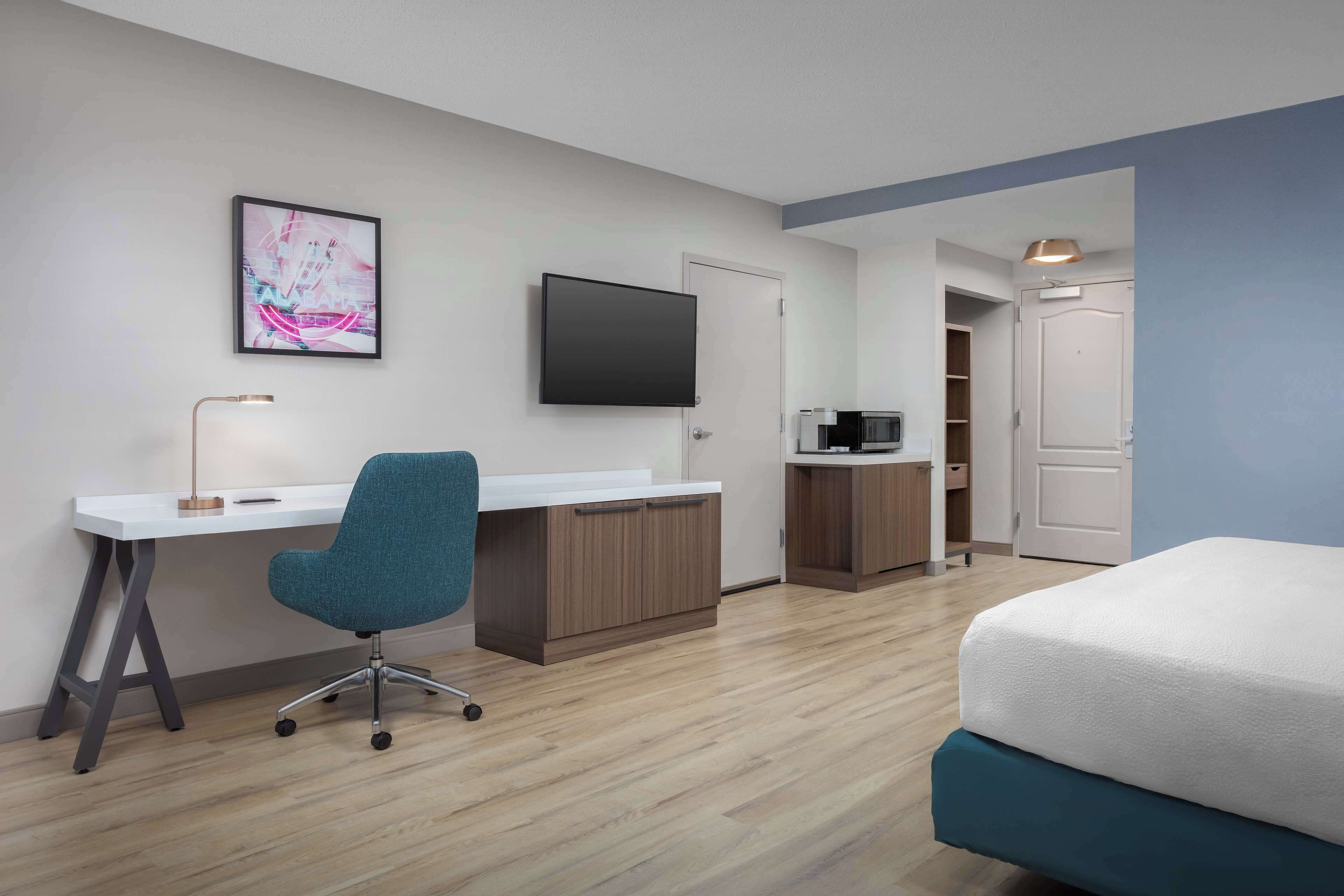 in-room safe, desk, laptop workspace, blackout curtains