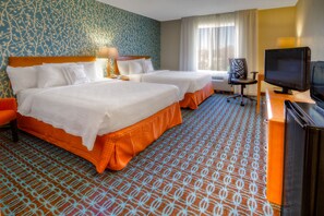 Roupas de cama premium, escrivaninha, cortinas blackout