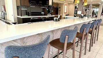 ์์นจ ์์ฌ ๋ฐ ์ ๋
์์ฌ ์ ๊ณต