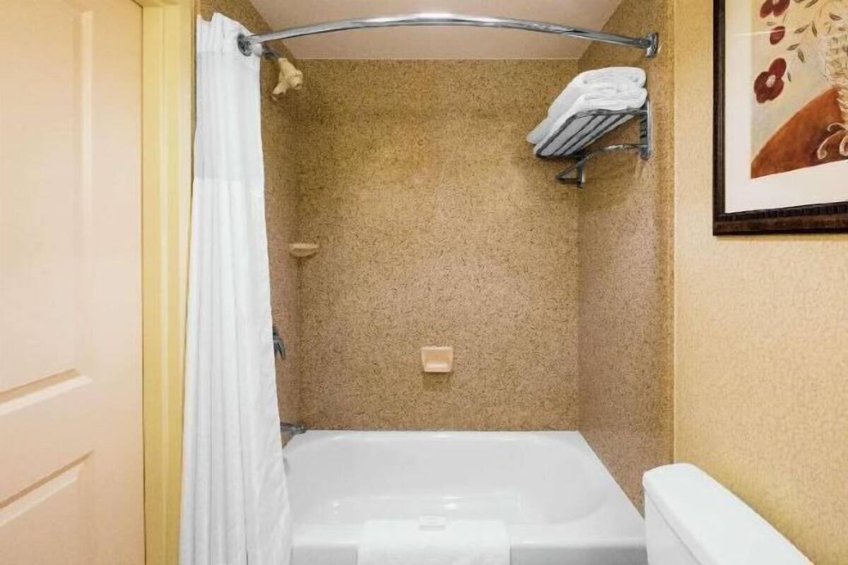 Artículos de higiene personal gratuitos, secador de pelo y toallas