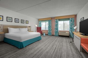 高級寝具、羽毛の掛け布団、セーフティボックス (室内)、デスク