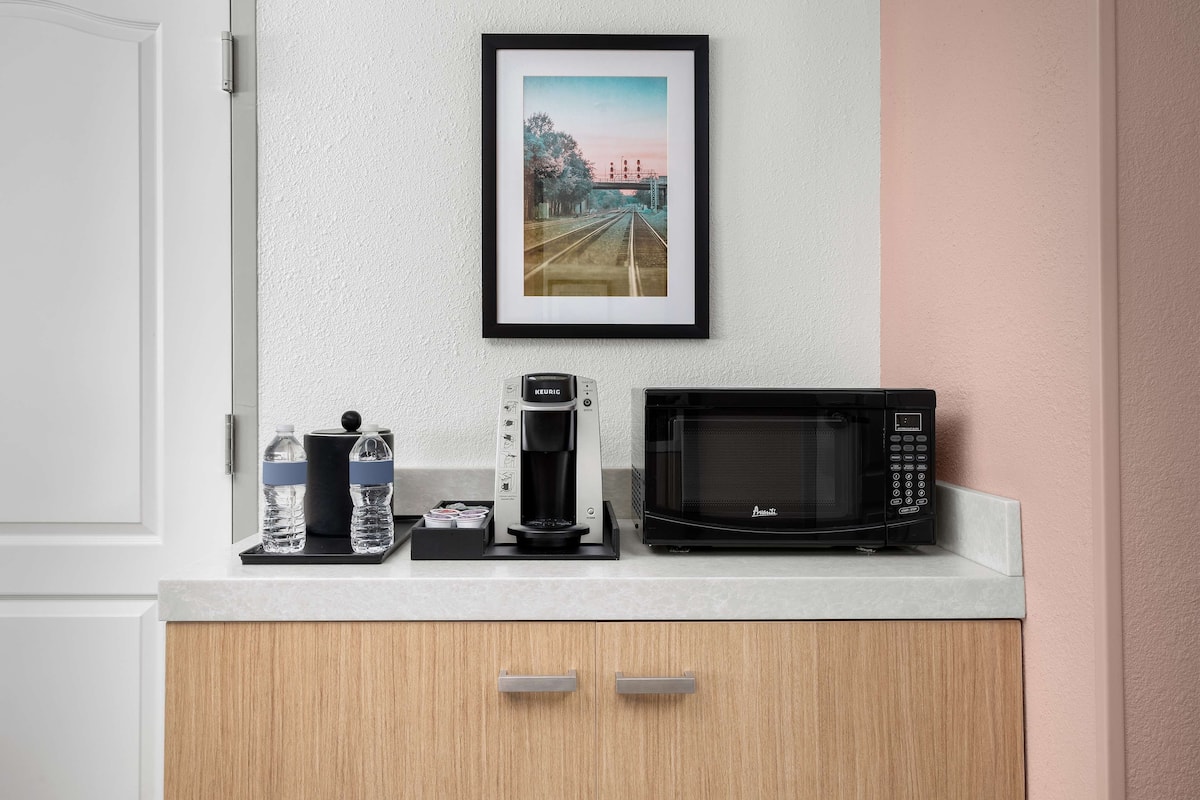 premium bedding, down duvets, in-room safe, desk