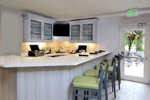 Bar (on property) - Hilton Garden Inn Greensboro (Greensboro)
