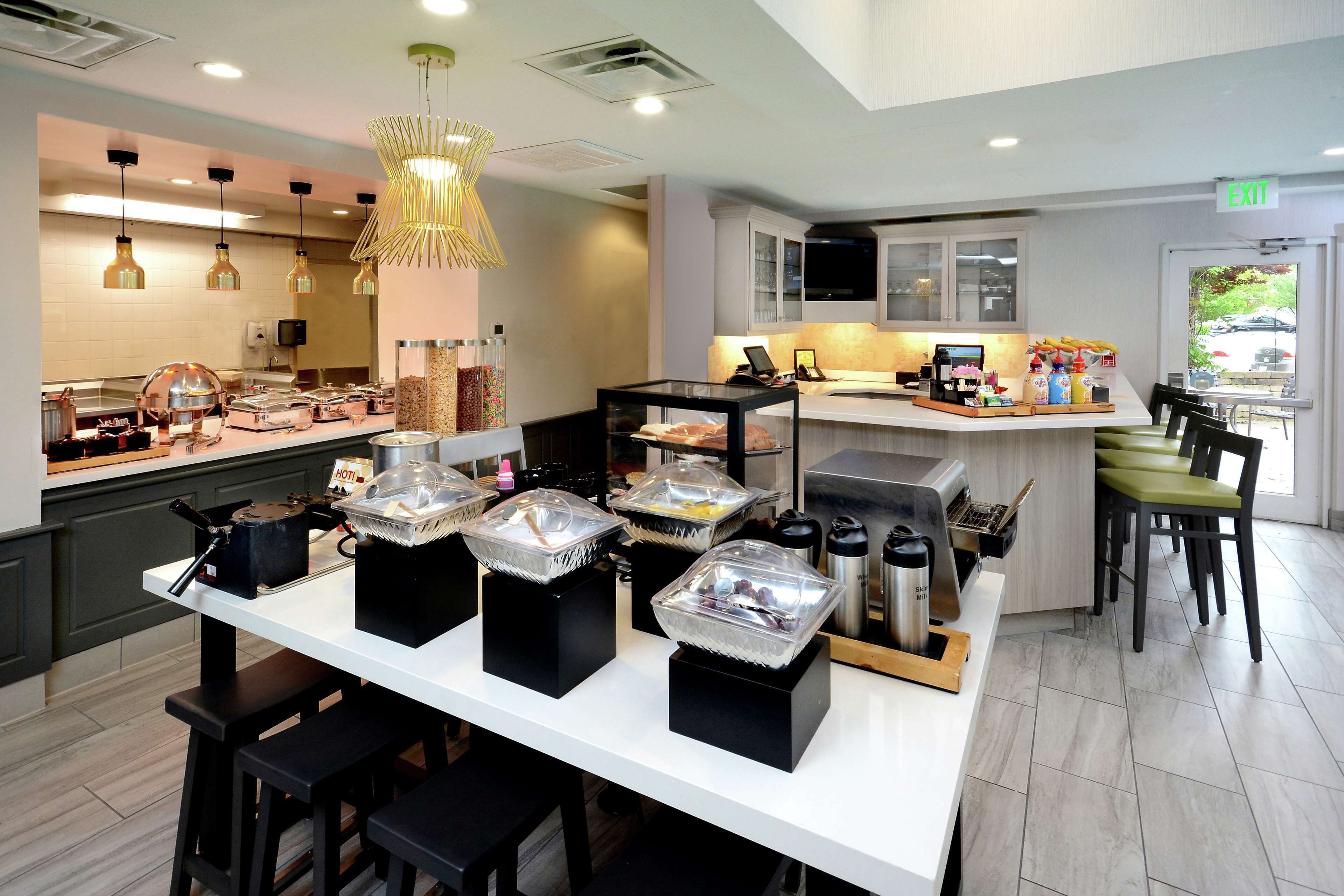 daily buffet breakfast for a fee