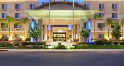 Holiday Inn Express & Suites Fresno (River Park) Hwy 41 by IHG