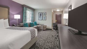 Deluxe Room, 1 King Bed, Non Smoking (Deluxe Executive Room) | Premium bedding, in-room safe, desk, blackout drapes