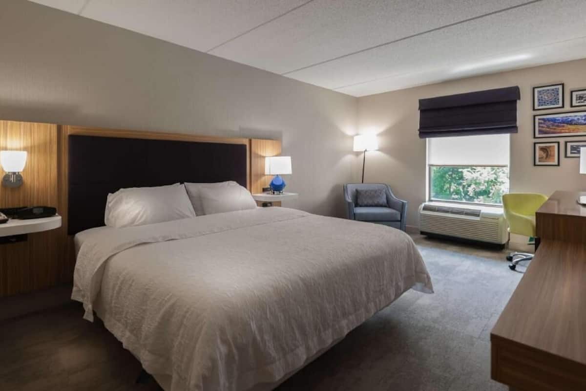 1 bedroom, hypo-allergenic bedding, Select Comfort beds, in-room safe