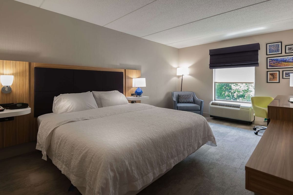 1 bedroom, hypo-allergenic bedding, Select Comfort beds, in-room safe