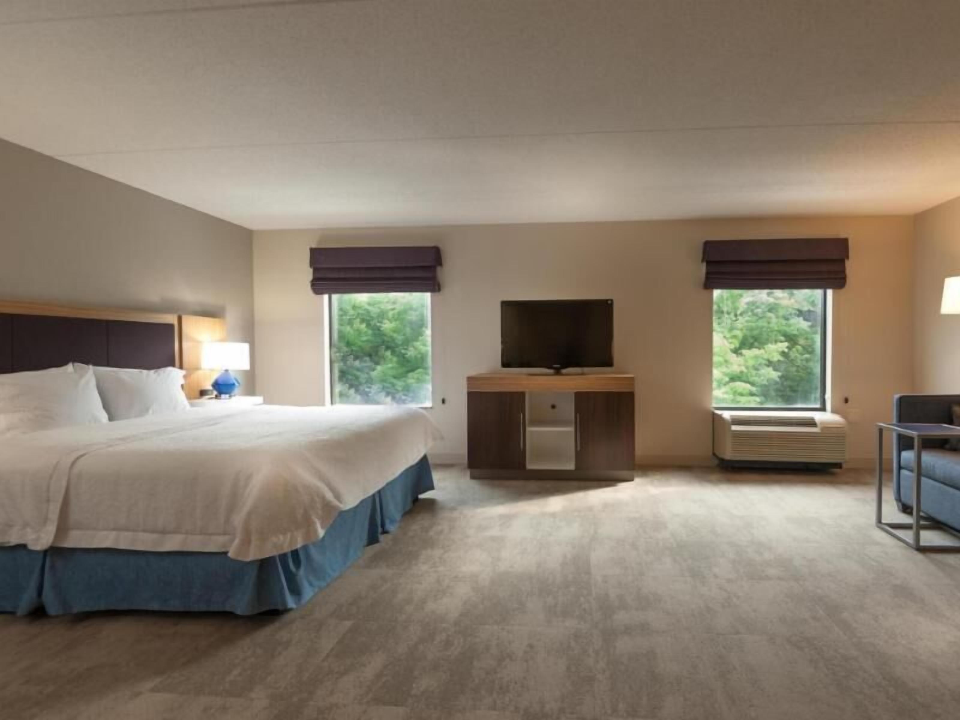 1 bedroom, hypo-allergenic bedding, Select Comfort beds, in-room safe