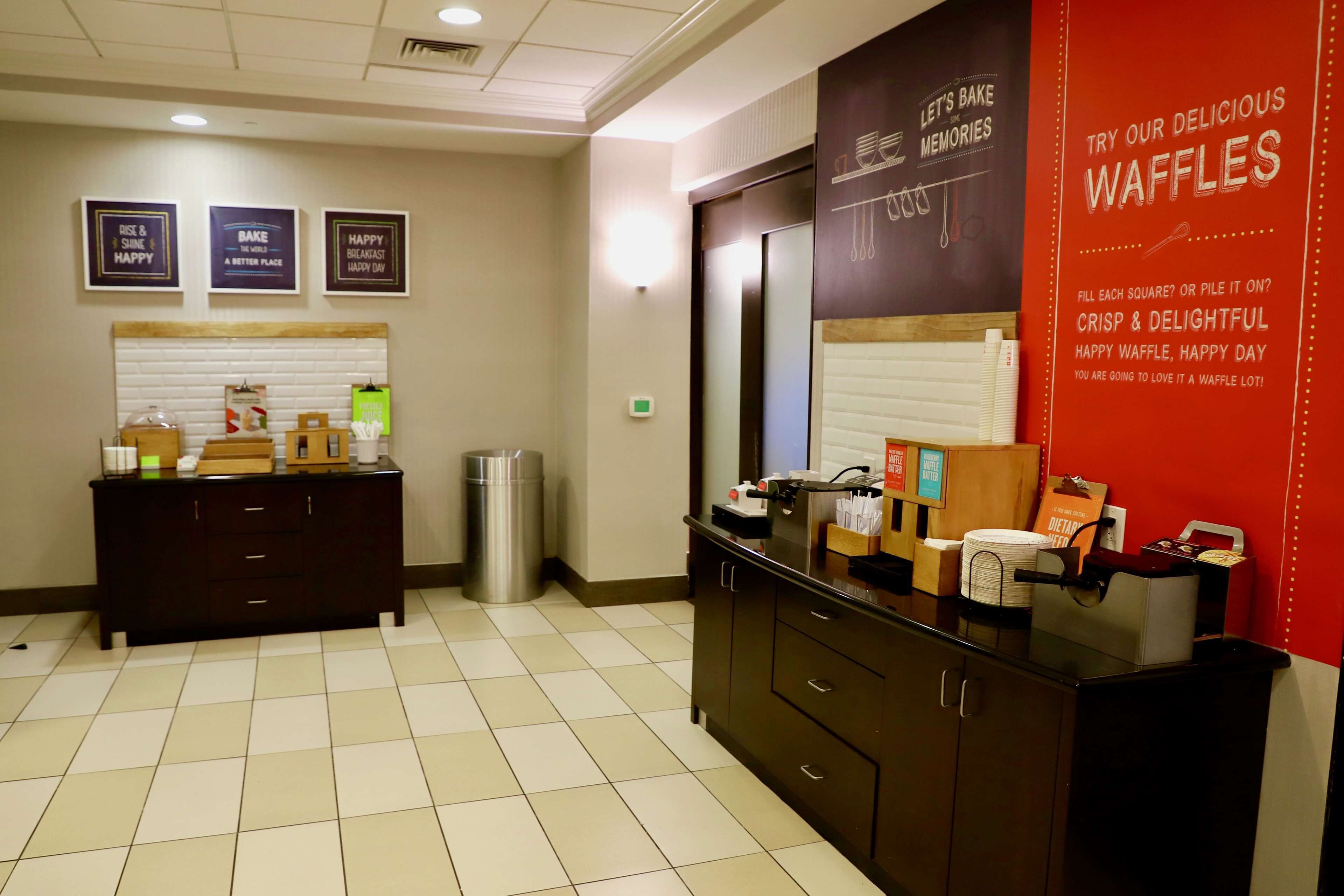 Sudah termasuk sarapan prasmanan setiap hari