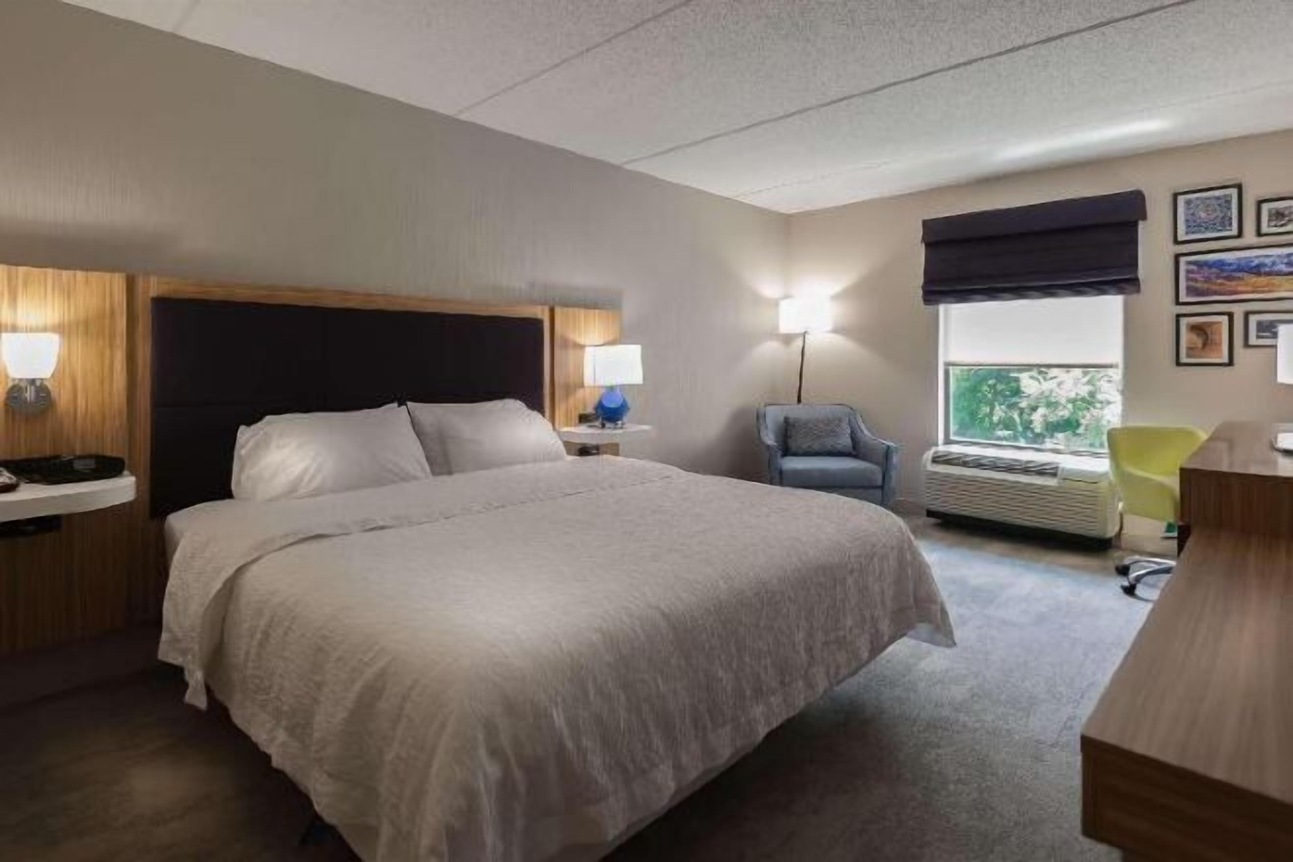 1 bedroom, hypo-allergenic bedding, Select Comfort beds, in-room safe