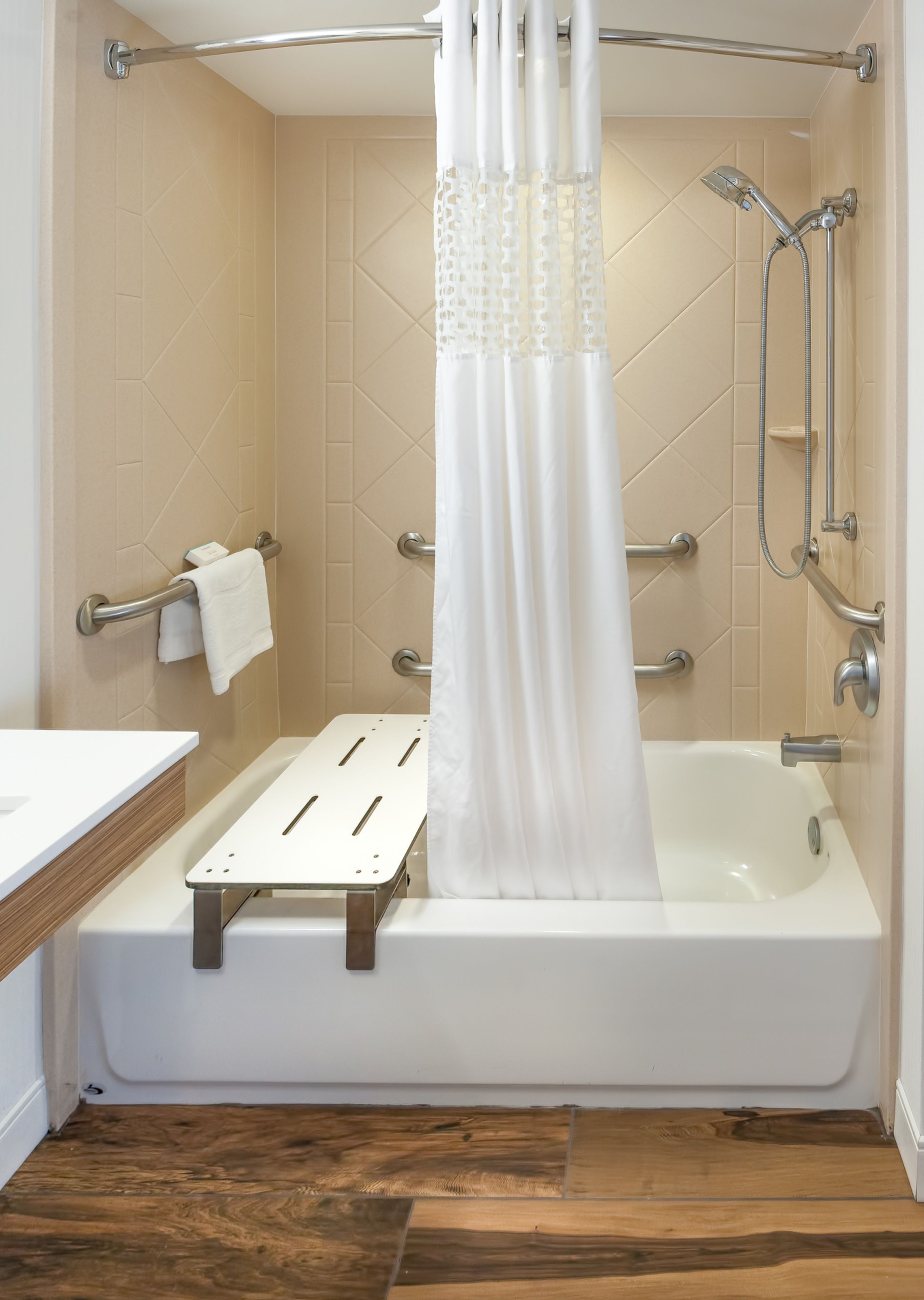 combined shower/bathtub, free toiletries, hair dryer, towels