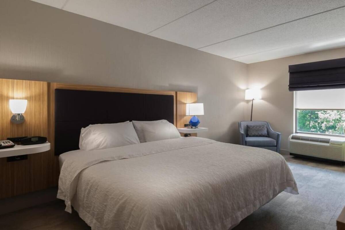 1 bedroom, hypo-allergenic bedding, Select Comfort beds, in-room safe