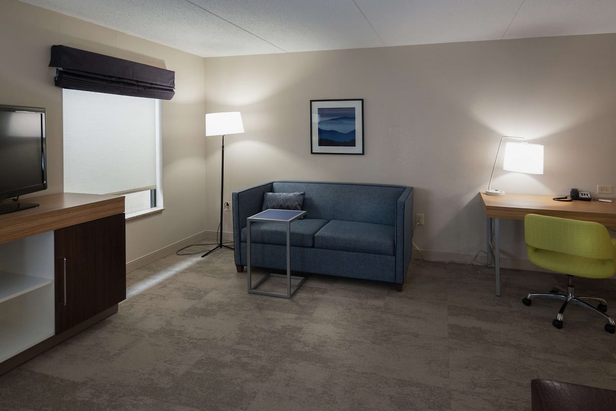 Studio, 1 King Bed, Accessible, Bathtub | 1 bedroom, hypo-allergenic bedding, Select Comfort beds, in-room safe