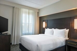 Premium bedding, desk, iron/ironing board, free cots/infant beds