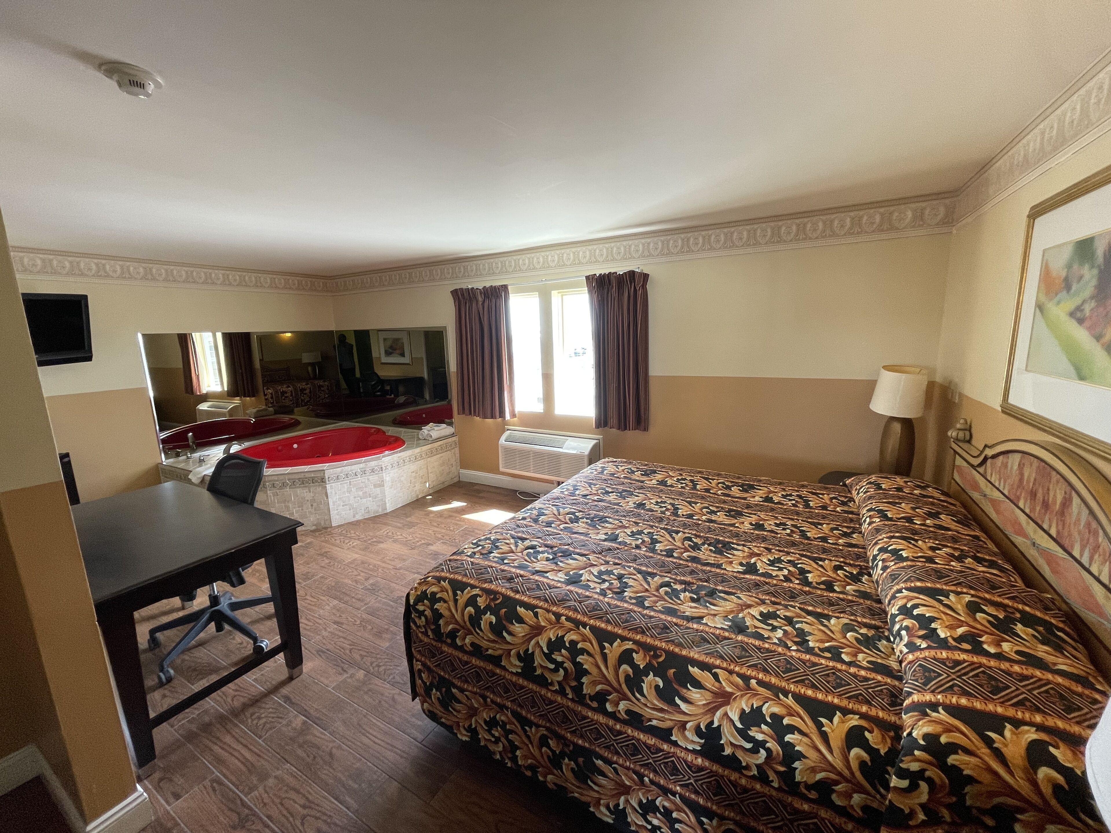 Escritorio, cortinas blackout, wifi gratis y ropa de cama 