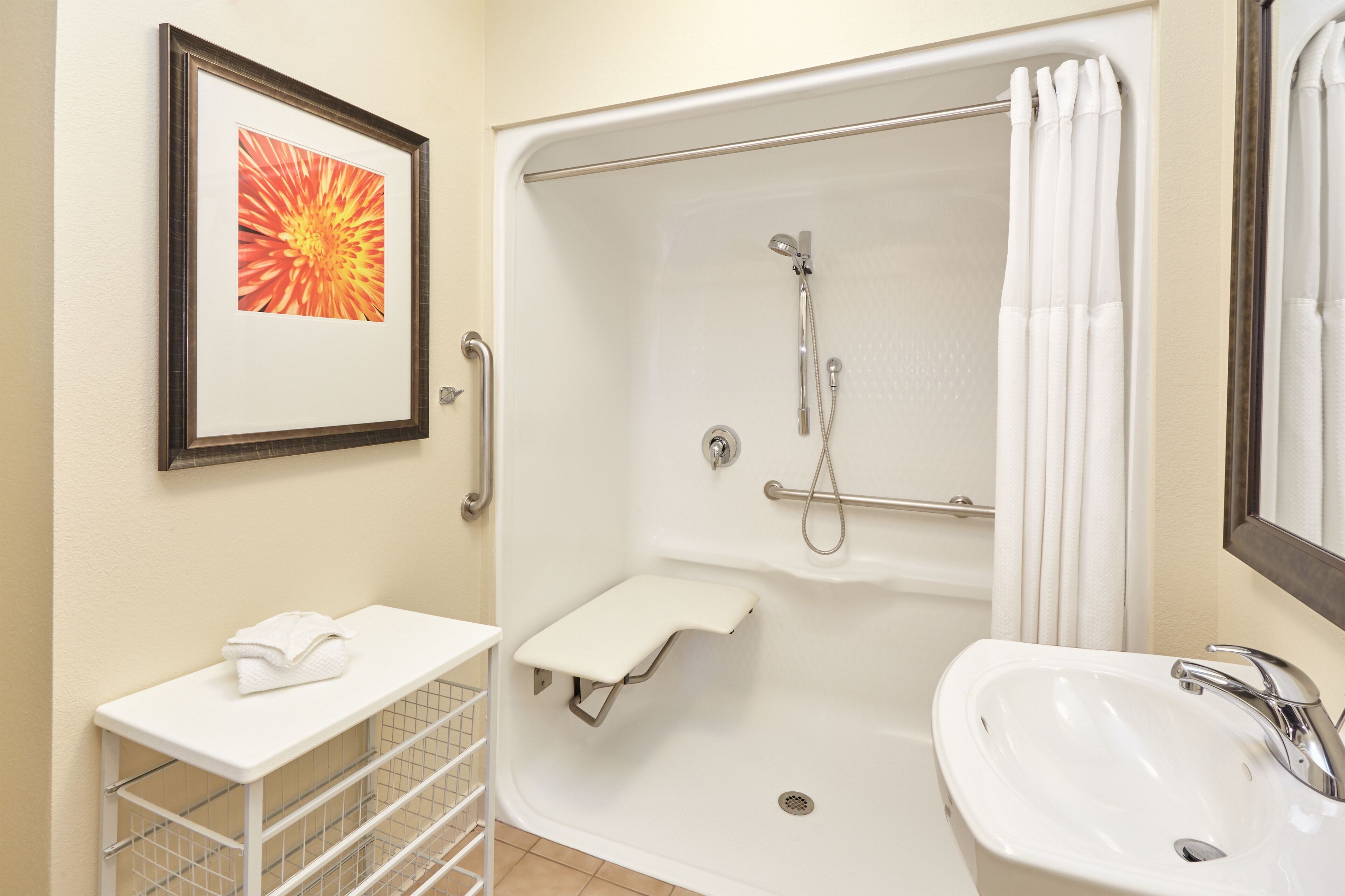 combined shower/bathtub, free toiletries, hair dryer, towels