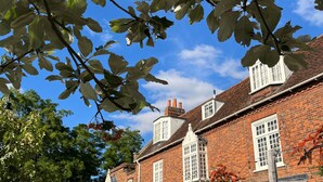 A traditional brick building with multiple windows and a corner entrance. - Cromwell Hotel Stevenage (Stevenage)