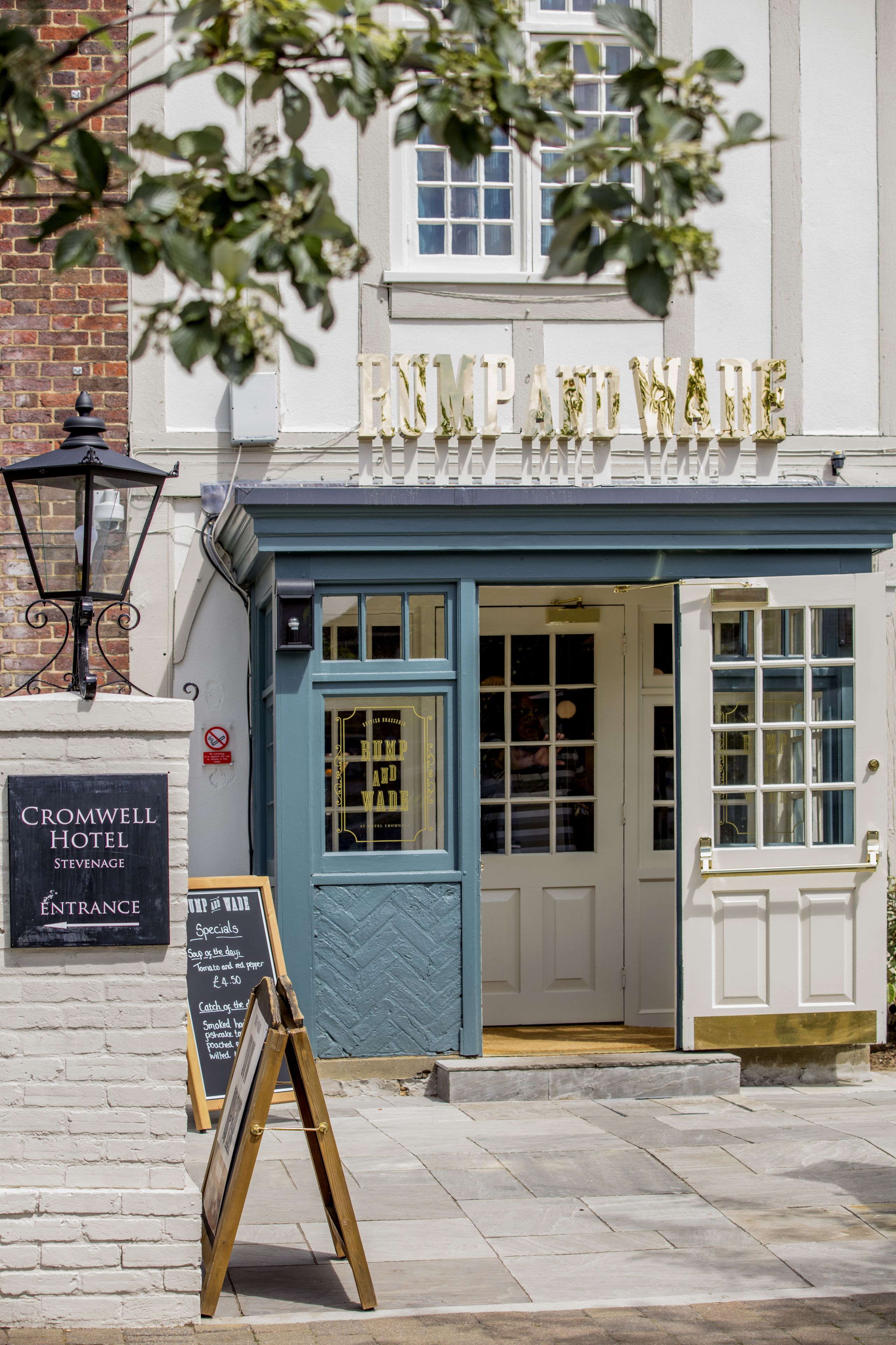 breakfast, lunch, dinner served; british cuisine