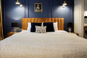 In-room safe, individually decorated, individually furnished, desk - Cromwell Hotel Stevenage (Stevenage)