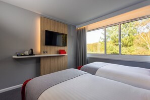 Rom – standard, 2 enkeltsenger (with Free Hot Breakfast) | Skrivebord, blendingsgardiner, lydisolert og strykejern/-brett