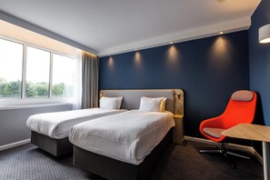 A hotel room with a double bed, a desk with a chair, and a window with curtains. - Holiday Inn Express Norwich by IHG (Norwich)
