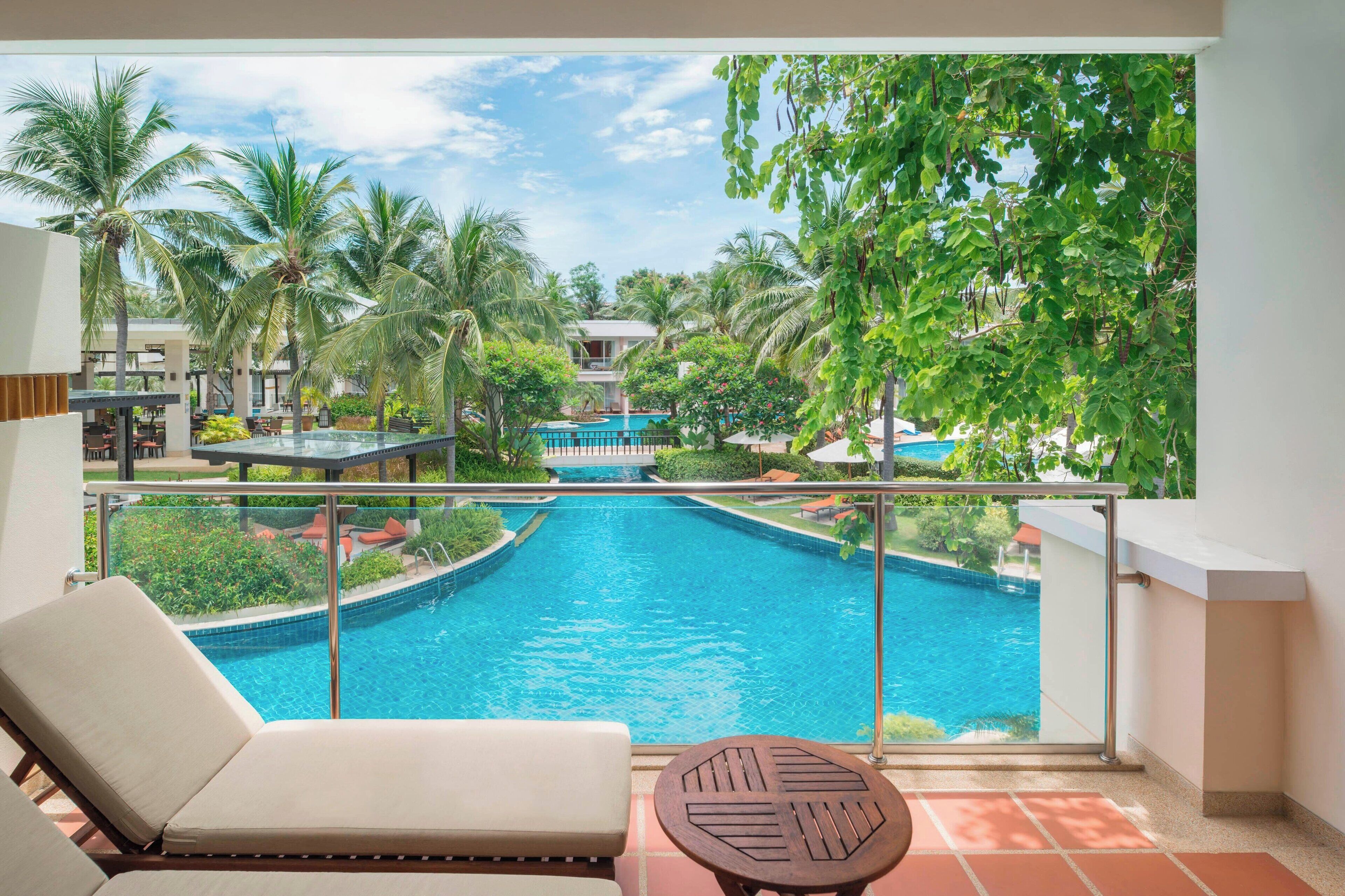 Phòng, 1 giường cỡ king và sofa giường, quang cảnh eo biển (Balcony) | Bộ đồ giường cao cấp, minibar, két bảo mật tại phòng 