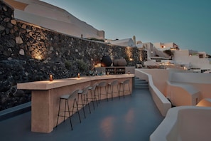 Ocean views, open daily - Mystique, a Luxury Collection Hotel, Santorini (Santorini)