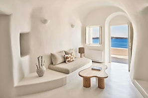 Premium bedding, minibar, in-room safe, free WiFi - Mystique, a Luxury Collection Hotel, Santorini (Santorini)