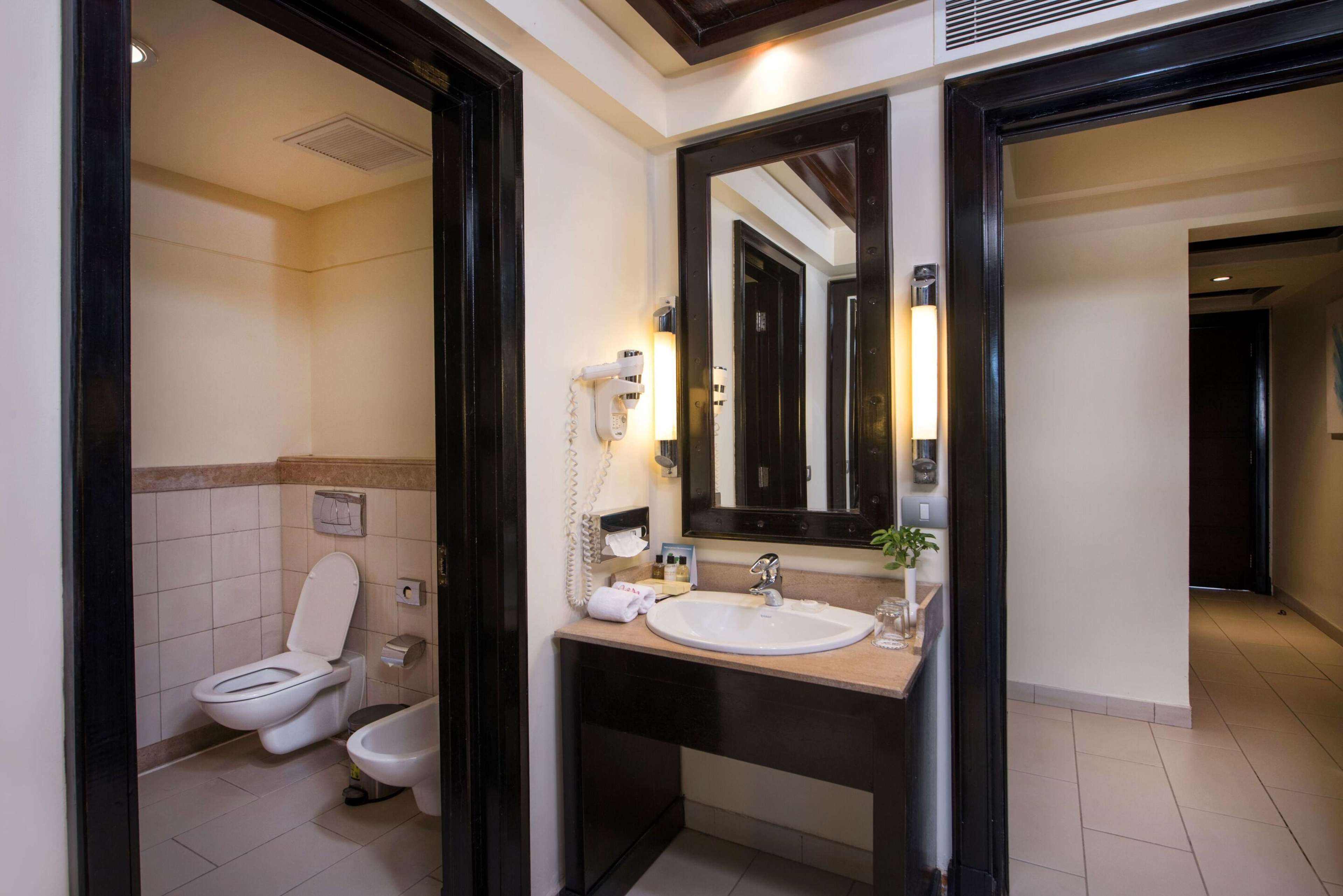 family room, 2 bedrooms | bathroom | free toiletries, hair dryer, bidet, towels