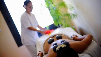 Sauna, rawatan badan, perkhidmatan urut di pantai, rawatan muka