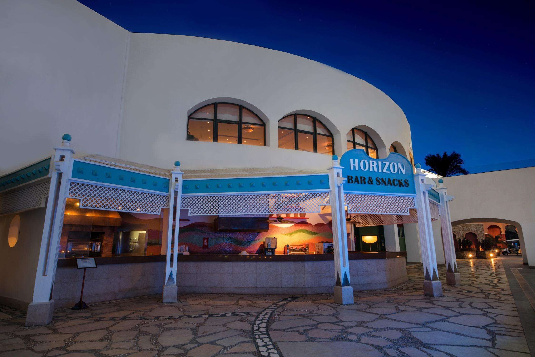 3 restaurants, breakfast served