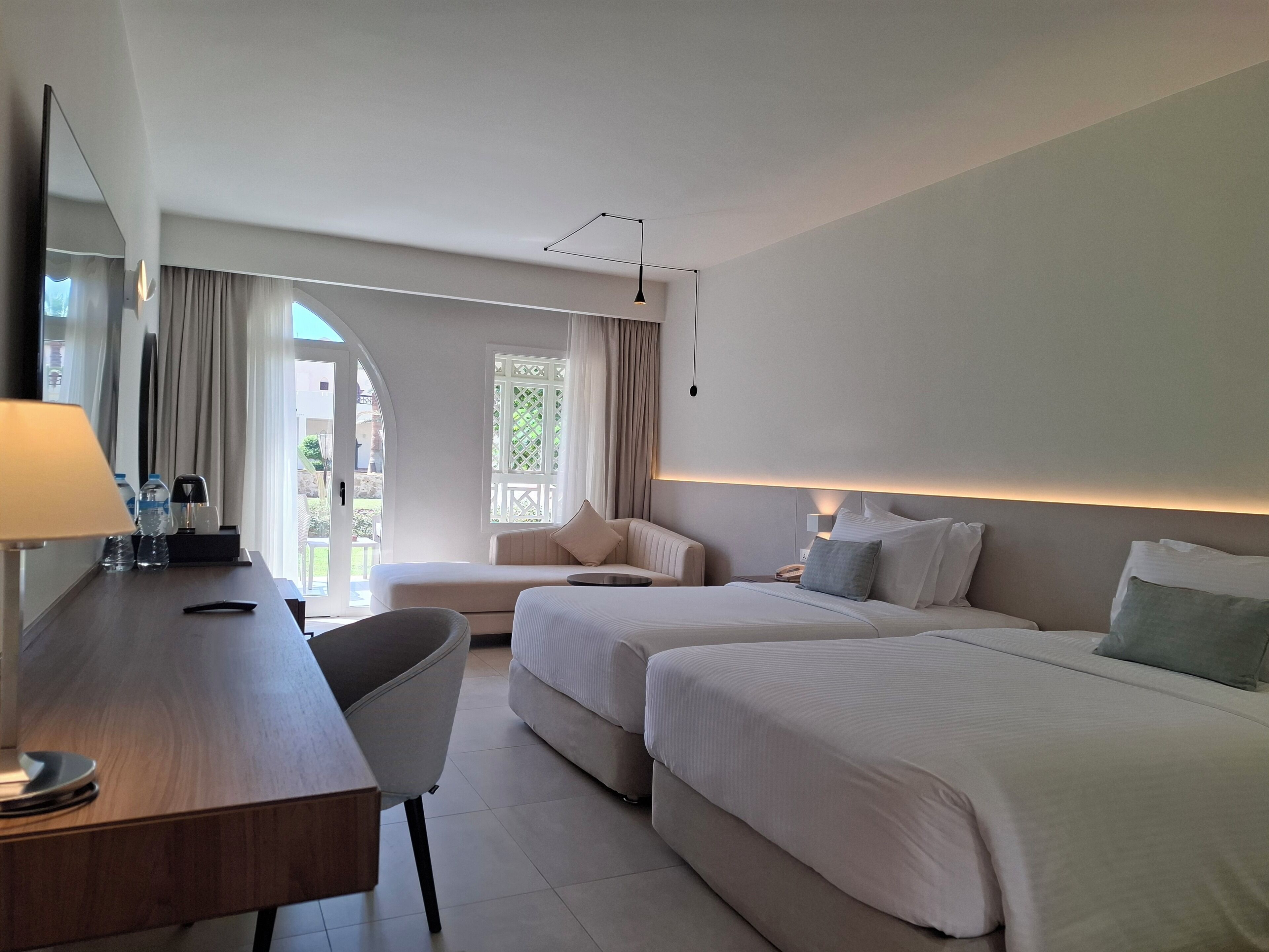 Deluxe Room With Garden View | Minibar, coffres-forts dans les chambres, bureau, Wi-Fi gratuit