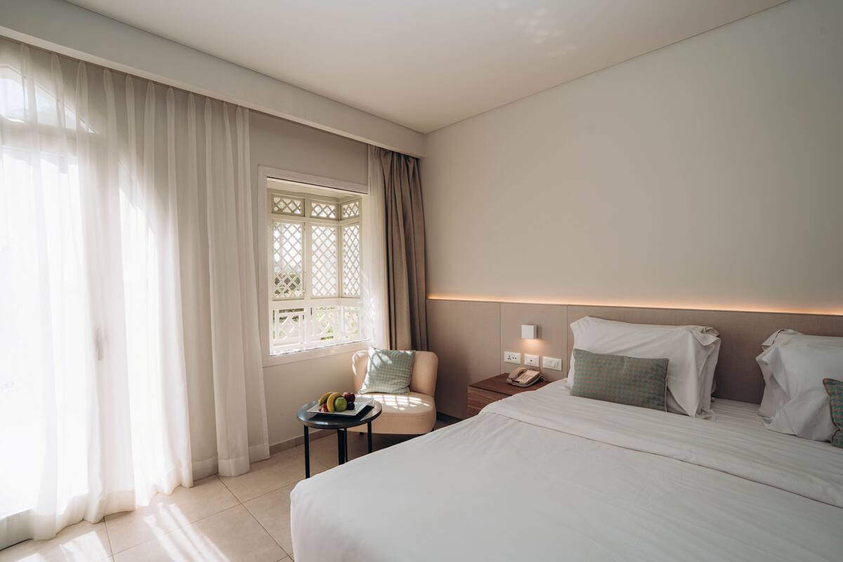 Deluxe Family Room | Minibar, in-room safe, desk, WiFi (free)