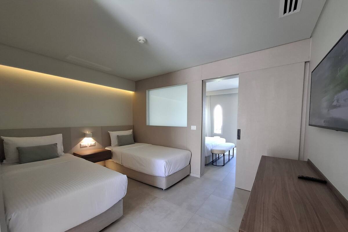 Deluxe Family Room