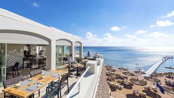 3 restaurants, breakfast served