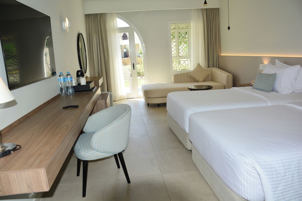 Minibar, in-room safe, desk, free WiFi