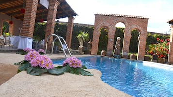 Outdoor pool, pool loungers