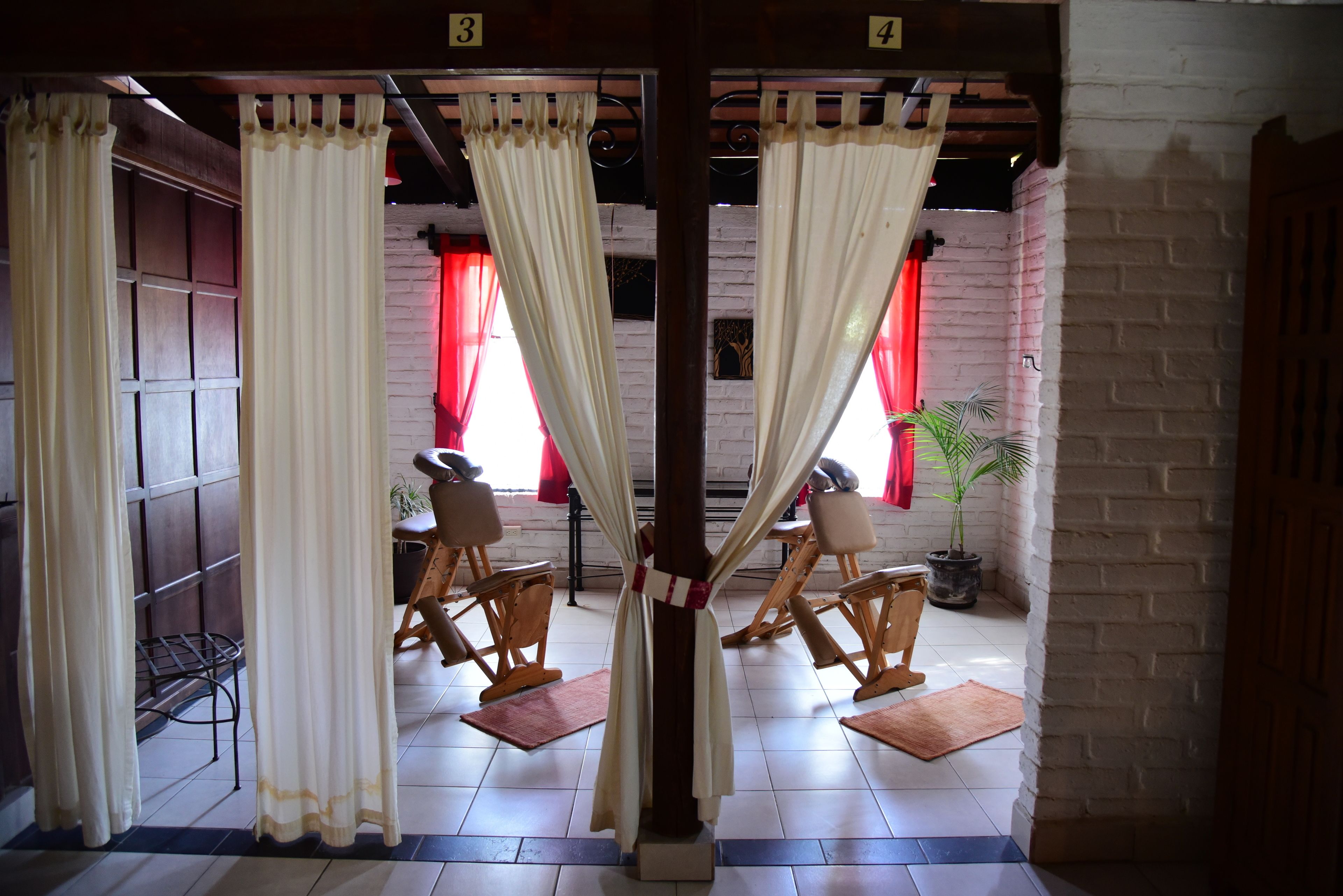 body treatments, hydrotherapy, aromatherapy, hot stone massages