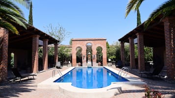 Outdoor pool, sun loungers