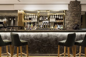 2 bar/lounge