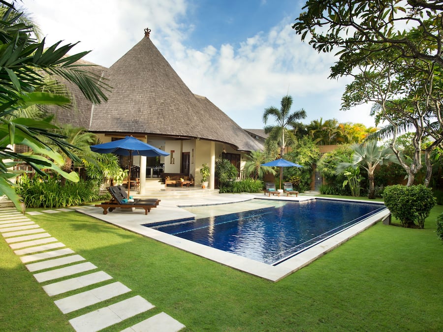 Outdoor pool, pool umbrellas, sun loungers
