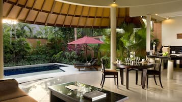 Petit déjeuner continental (15 USD par personne)